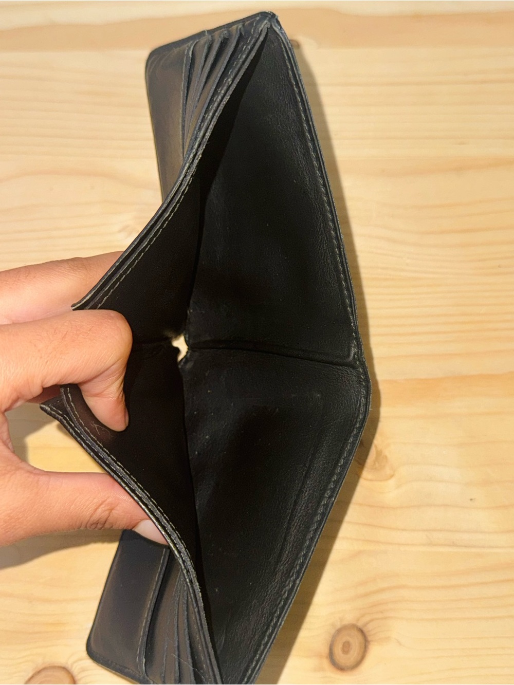 Louis Vuitton Black Wallet - Picture 4 of 11